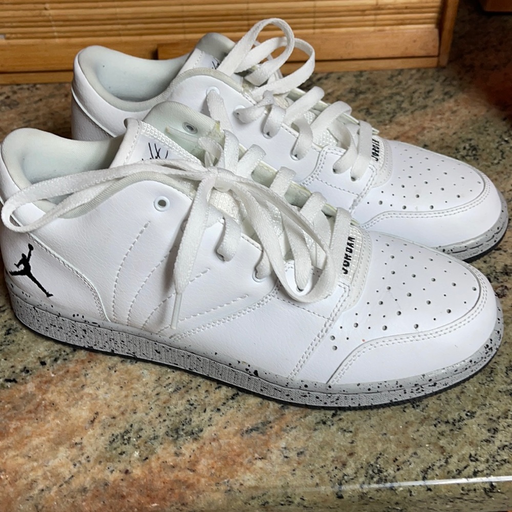 Jordan Flights boys size 7